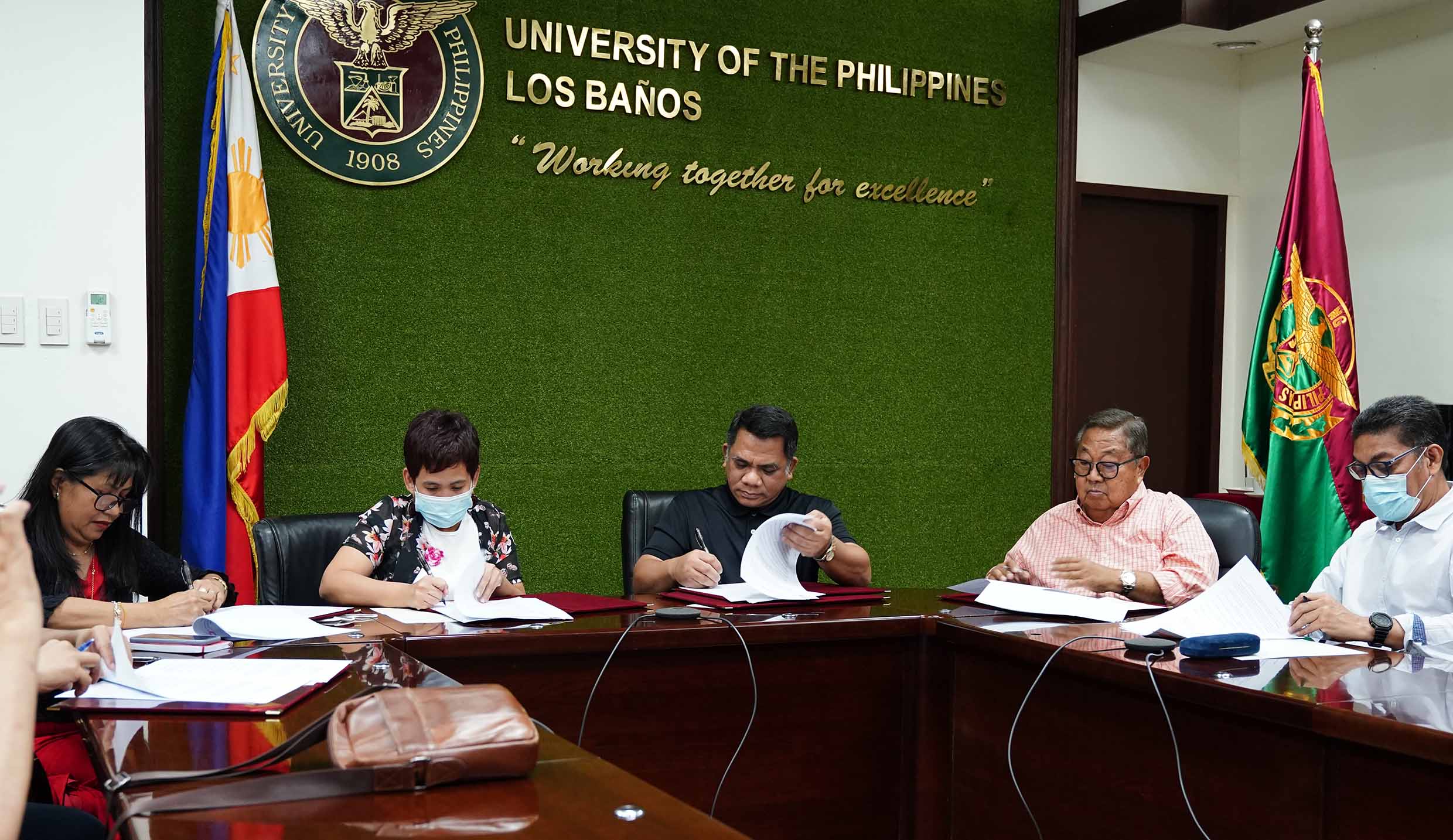 UPLB receives new scholarship fund